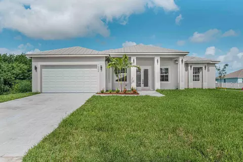 1915 SW Glenco St, Port Saint Lucie, FL 34953