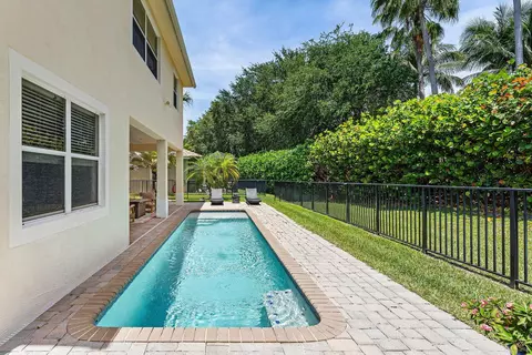 12085 Aviles Cir, Palm Beach Gardens, FL 33418