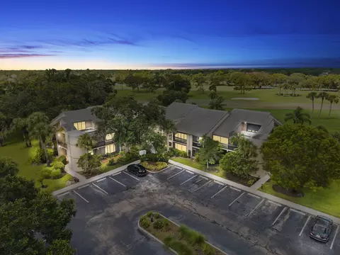 9450 Meadowood Dr #101, Fort Pierce, FL 34951