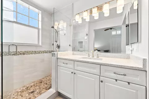 Bath - 1809 Mainsail Cir, Jupiter, FL 33477 photo 2 of 4