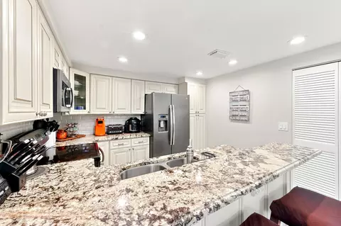 Kitchen - 1809 Mainsail Cir, Jupiter, FL 33477 photo 2 of 5
