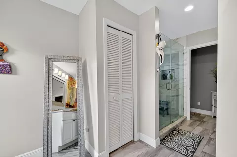 Entry Way - 5321 SE Sterling Cir, Stuart, FL 34997 photo 3 of 3