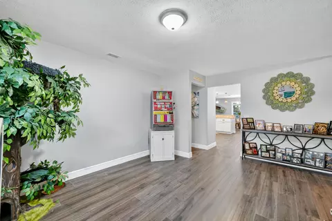 Entry Way - 5321 SE Sterling Cir, Stuart, FL 34997 photo 2 of 3