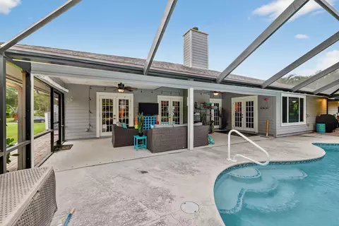 Exterior - 5321 SE Sterling Cir, Stuart, FL 34997 photo 2 of 11