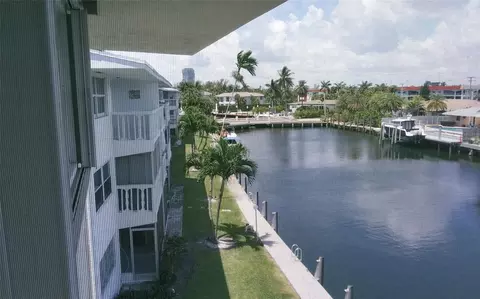 460 Paradise Isle Blvd #301, Hallandale Beach, FL 33009