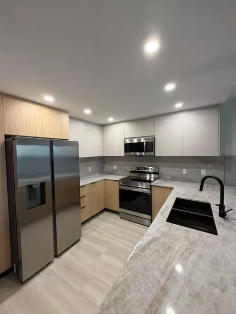 427 Golden Isles Dr #12D, Hallandale Beach, FL 33009