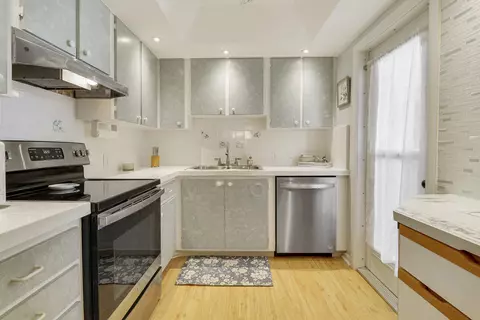 Kitchen - 225 S Beach Rd #605, Jupiter, FL 33469 photo 3 of 4