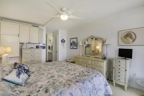 Bedroom - 225 S Beach Rd #605, Jupiter, FL 33469 photo 3 of 3