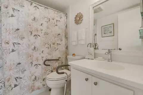 Bath - 225 S Beach Rd #605, Jupiter, FL 33469 photo 5 of 5