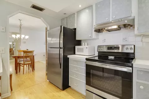 Kitchen - 225 S Beach Rd #605, Jupiter, FL 33469 photo 4 of 4