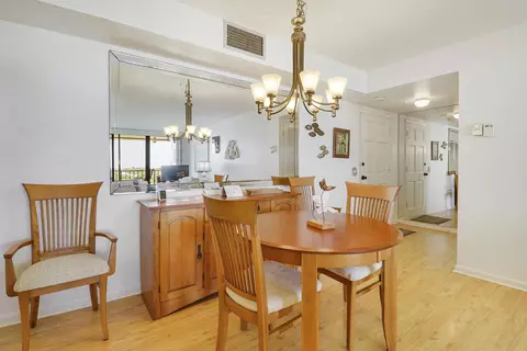 Dining - 225 S Beach Rd #605, Jupiter, FL 33469 photo 2 of 3