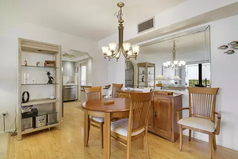 Dining - 225 S Beach Rd #605, Jupiter, FL 33469 photo 1 of 3