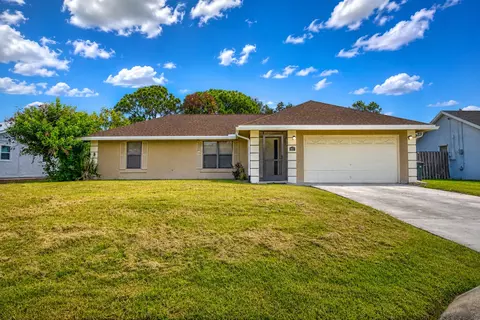 867 SE Starflower Ave, Port Saint Lucie, FL 34983