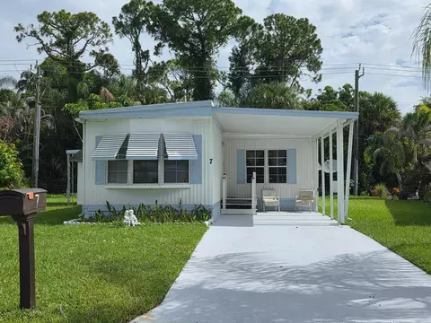 7 Quintana Roo Ln, Port Saint Lucie, FL 34952