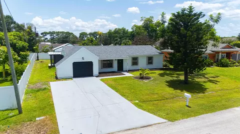 2262 SE Tile Ter, Port Saint Lucie, FL 34952