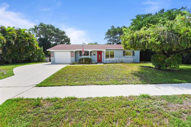 1515 Crescent Dr, Lake Park, FL 33403