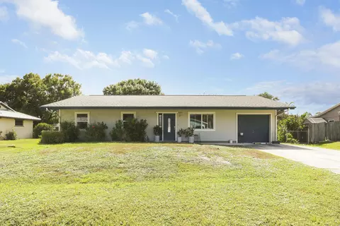 5601 Palm Dr, Fort Pierce, FL 34982