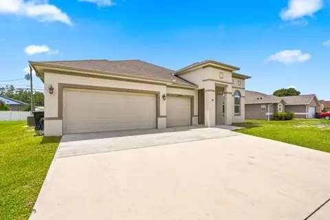 1957 SW Logan St, Port Saint Lucie, FL 34953