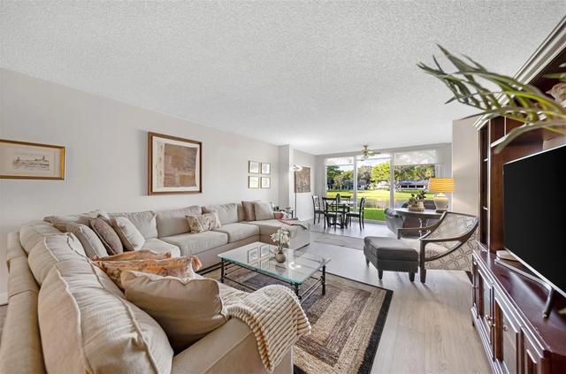 3611 Oaks Clubhouse Dr #104, Pompano Beach, FL 33069