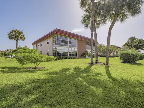 106 Spring Lake Ct #201, Vero Beach, FL 32962