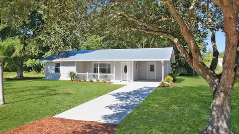 8745 98th Ct, Vero Beach, FL 32967