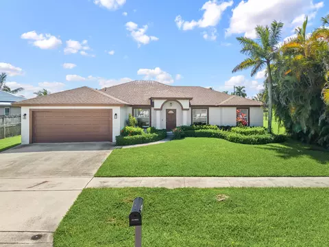 111 Meadow Woode Dr, Royal Palm Beach, FL 33411