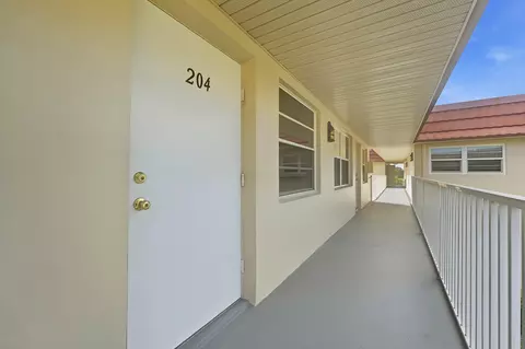 31 Pine Arbor Ln UNIT 204, Vero Beach, FL 32962