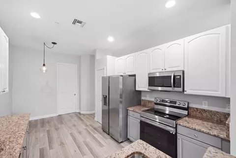 Kitchen - 135 SW Walking Path, Stuart, FL 34997 photo 4 of 5
