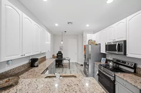 Kitchen - 135 SW Walking Path, Stuart, FL 34997 photo 2 of 5