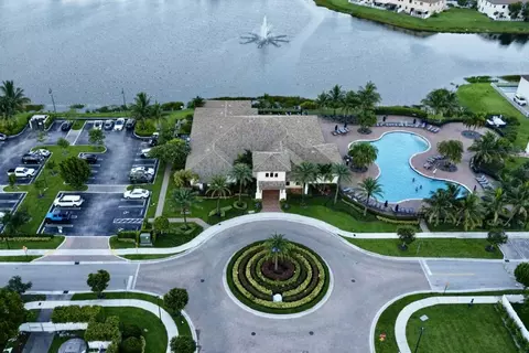 View/Area - 9207 W 33rd Ln, Hialeah, FL 33018 photo 4 of 8