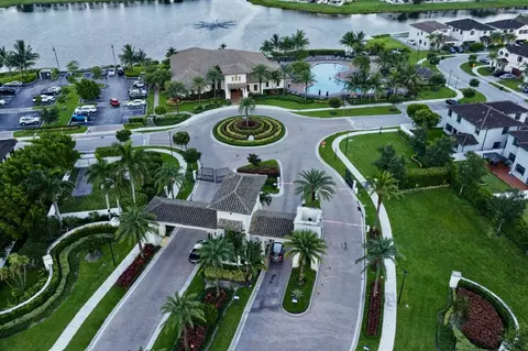 View/Area - 9207 W 33rd Ln, Hialeah, FL 33018 photo 3 of 8