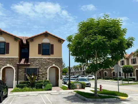 Exterior - 9207 W 33rd Ln, Hialeah, FL 33018 photo 2 of 6