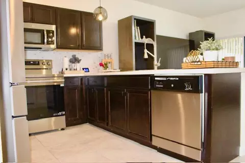 Kitchen - 9207 W 33rd Ln, Hialeah, FL 33018 photo 1 of 4