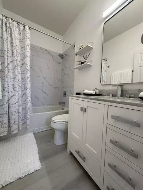 Bath - 9207 W 33rd Ln, Hialeah, FL 33018 photo 4 of 4