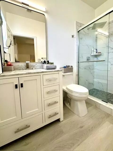 Bath - 9207 W 33rd Ln, Hialeah, FL 33018 photo 2 of 4