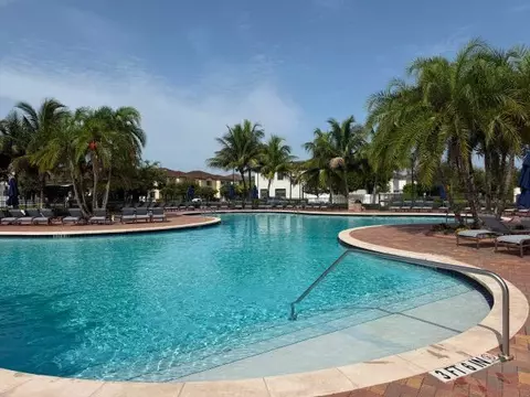 Exterior - 9207 W 33rd Ln, Hialeah, FL 33018 photo 5 of 6