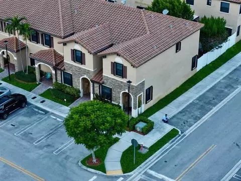View/Area - 9207 W 33rd Ln, Hialeah, FL 33018 photo 1 of 8