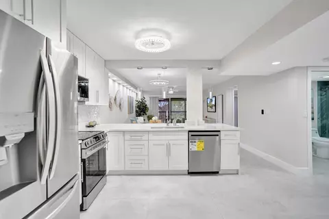 7146 Huntington Ln #402, Delray Beach, FL 33446