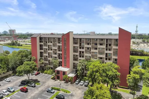 2200 S Cypress Bend Dr #707, Pompano Beach, FL 33069