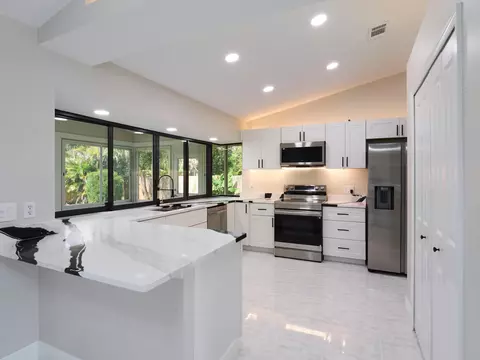672 SW Ewing Ave, Port St Lucie, FL 34983