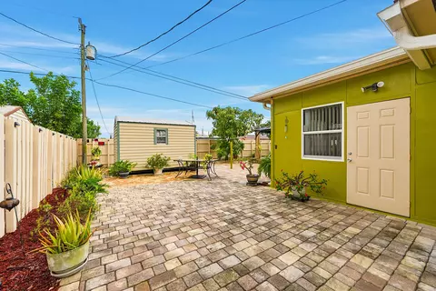 Exterior - 1310 SW 7th Ave, Deerfield Beach, FL 33441 photo 6 of 9