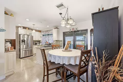 Dining - 1310 SW 7th Ave, Deerfield Beach, FL 33441 photo 1 of 2