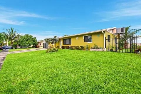 Exterior - 1310 SW 7th Ave, Deerfield Beach, FL 33441 photo 2 of 9