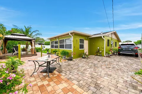 Exterior - 1310 SW 7th Ave, Deerfield Beach, FL 33441 photo 9 of 9