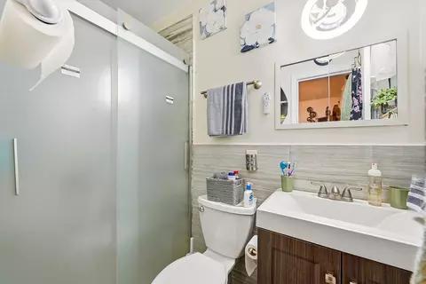 Bath - 1310 SW 7th Ave, Deerfield Beach, FL 33441 photo 2 of 2