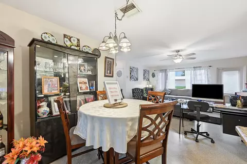 Dining - 1310 SW 7th Ave, Deerfield Beach, FL 33441 photo 2 of 2