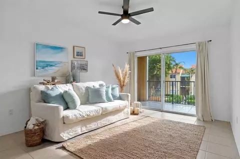 135 Yacht Club Way #305, Hypoluxo, FL 33462