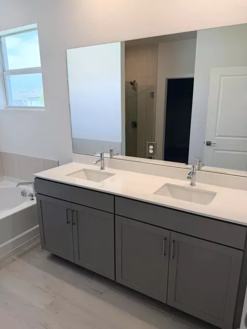 Bath - 6650 SE Park Trace Dr, Stuart, FL 34997 photo 2 of 4