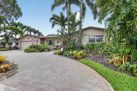 1851 NW 106th Ave, Pembroke Pines, FL 33026