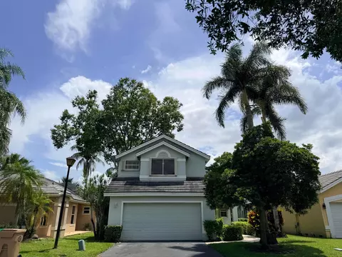 8870 Woodside Ct, Davie, FL 33328